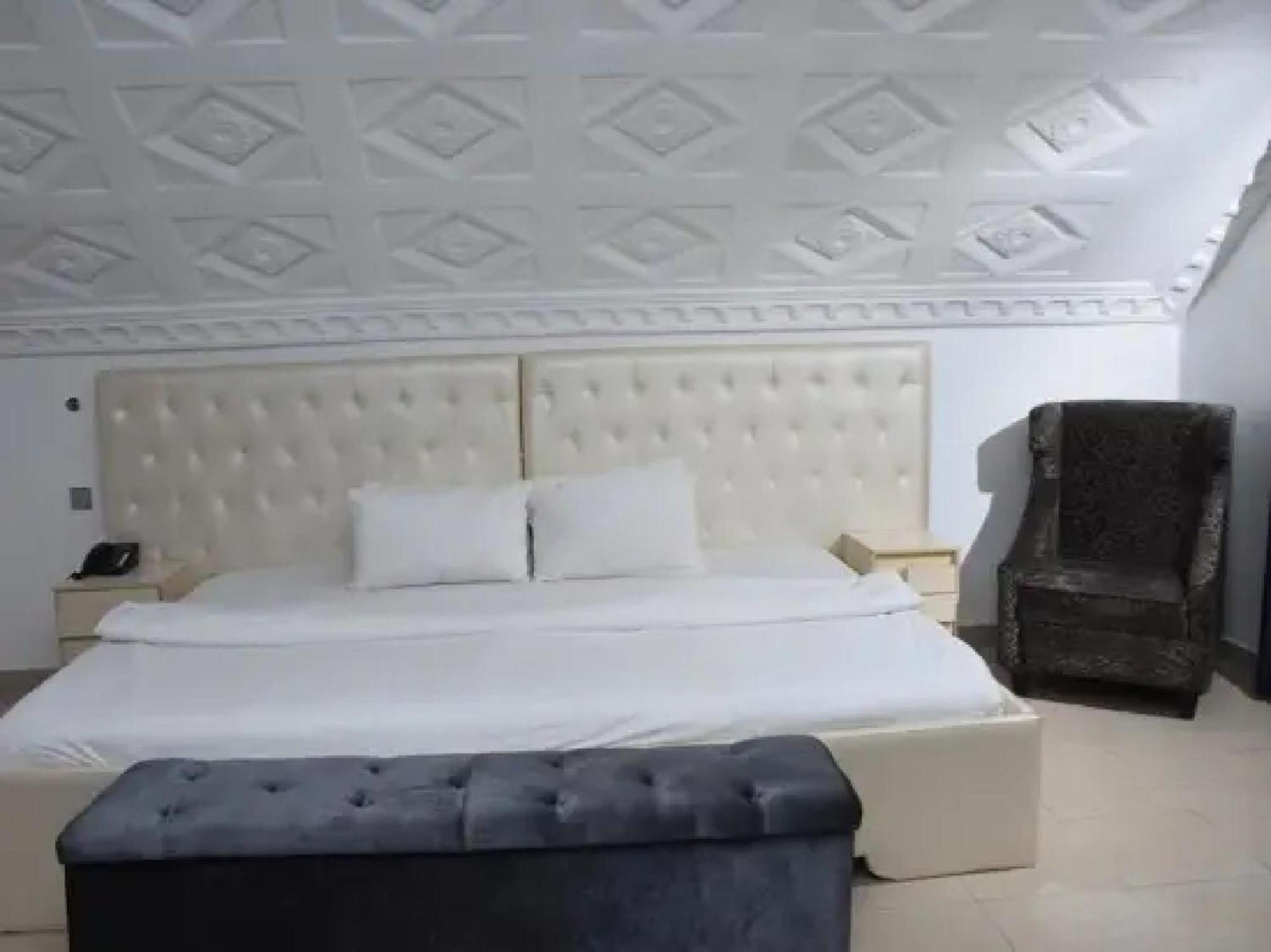 Room In Lodge - Ambience Hotels Abujahome For Leisure And Business Travellers Esterno foto