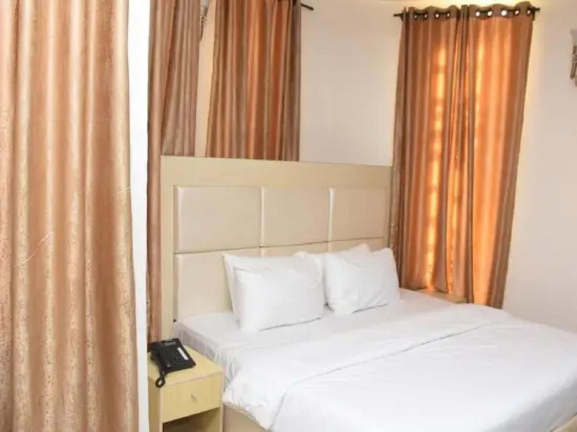 Room In Lodge - Ambience Hotels Abujahome For Leisure And Business Travellers Esterno foto